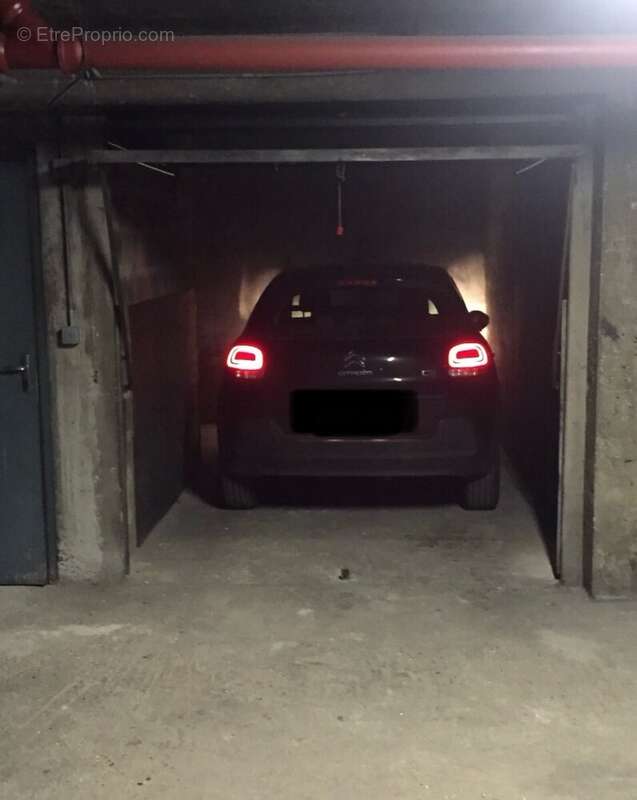 IMG_9872 - Parking à ROMAINVILLE