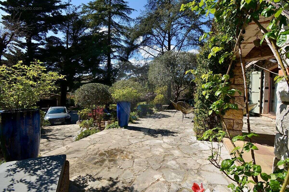 Maison à ROQUEFORT-LES-PINS