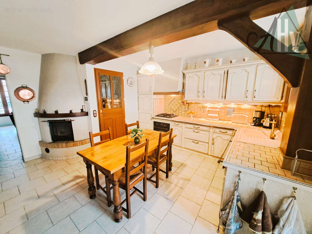 Maison à VILLENEUVE-LA-GUYARD