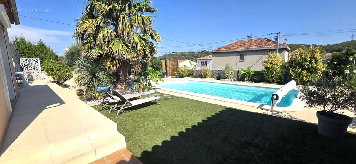 COUP DE COEUR AU ROVE! Villa de plain pied de type 4 de 112 m²  sur parcelle de terrain de 724 m² avec terrasses, piscine, cuisi - photo 12