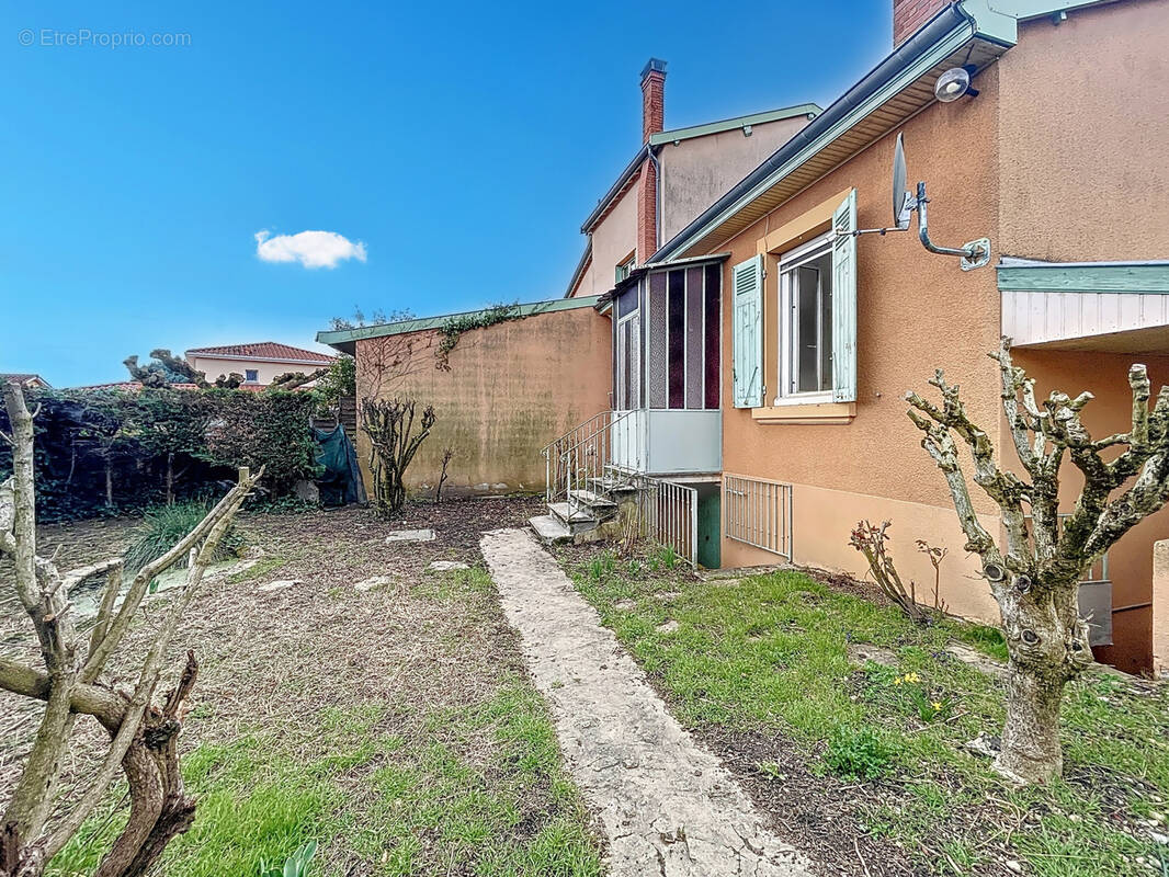 Maison à PIERRE-BENITE