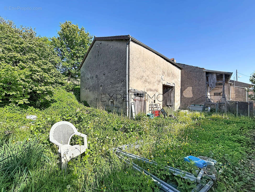 Maison à OZENAY