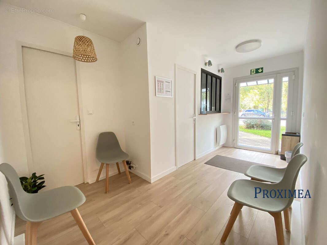 Commerce à EMERAINVILLE