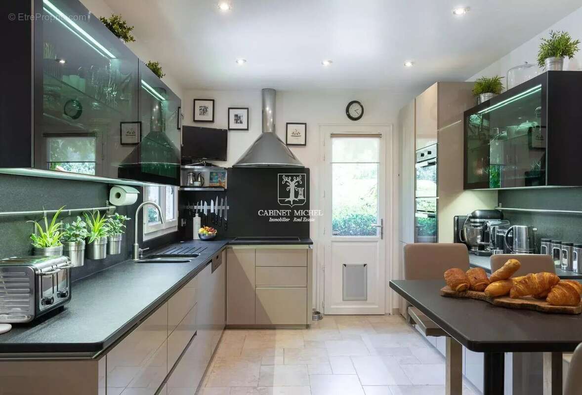 Maison à ROQUEFORT-LES-PINS