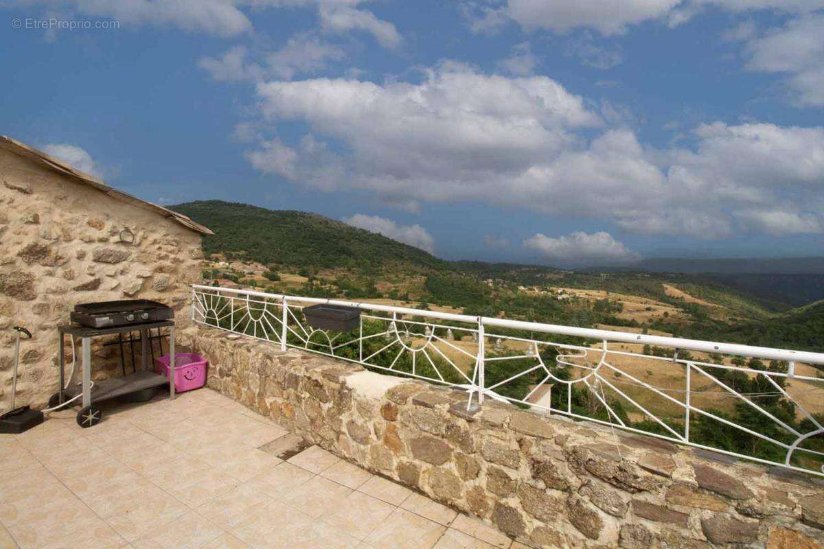 Maison à SAINT-CIERGE-LA-SERRE