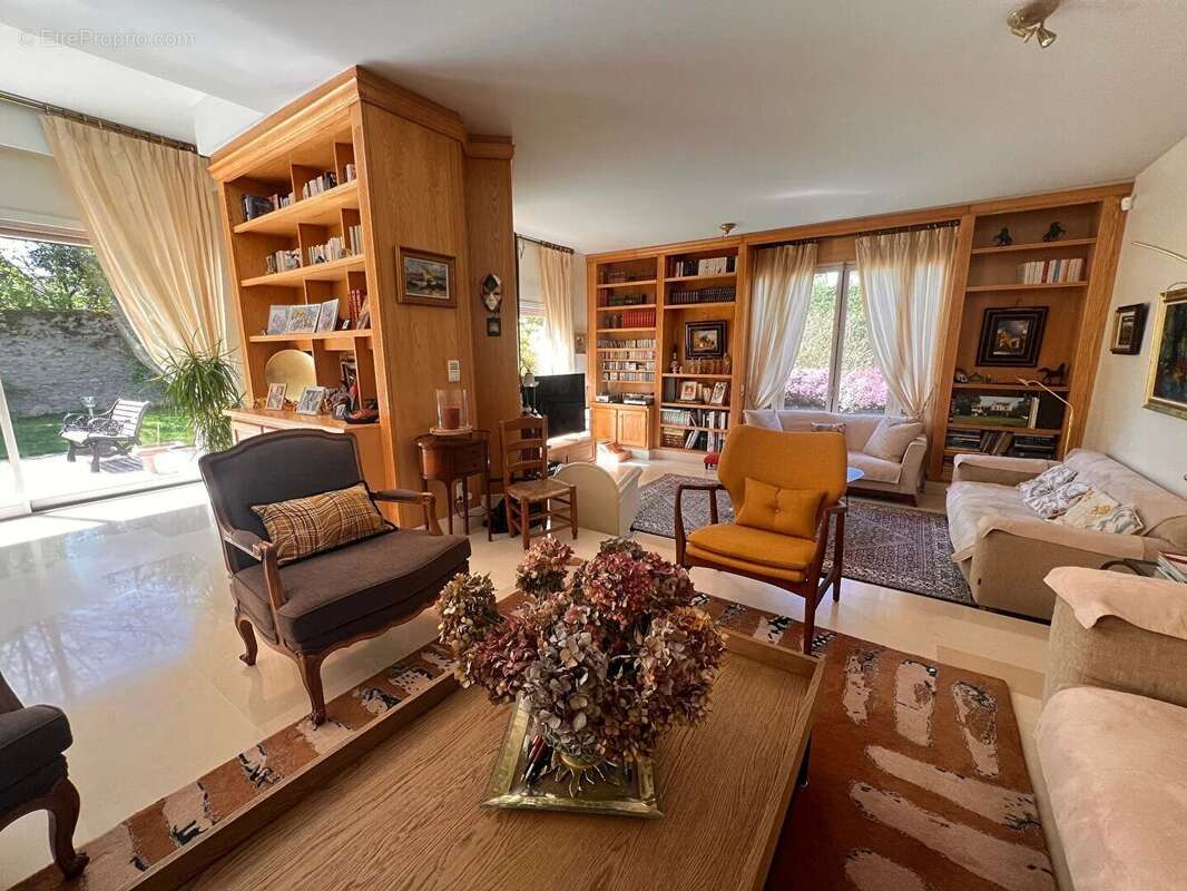 Maison à SAINT-NOM-LA-BRETECHE