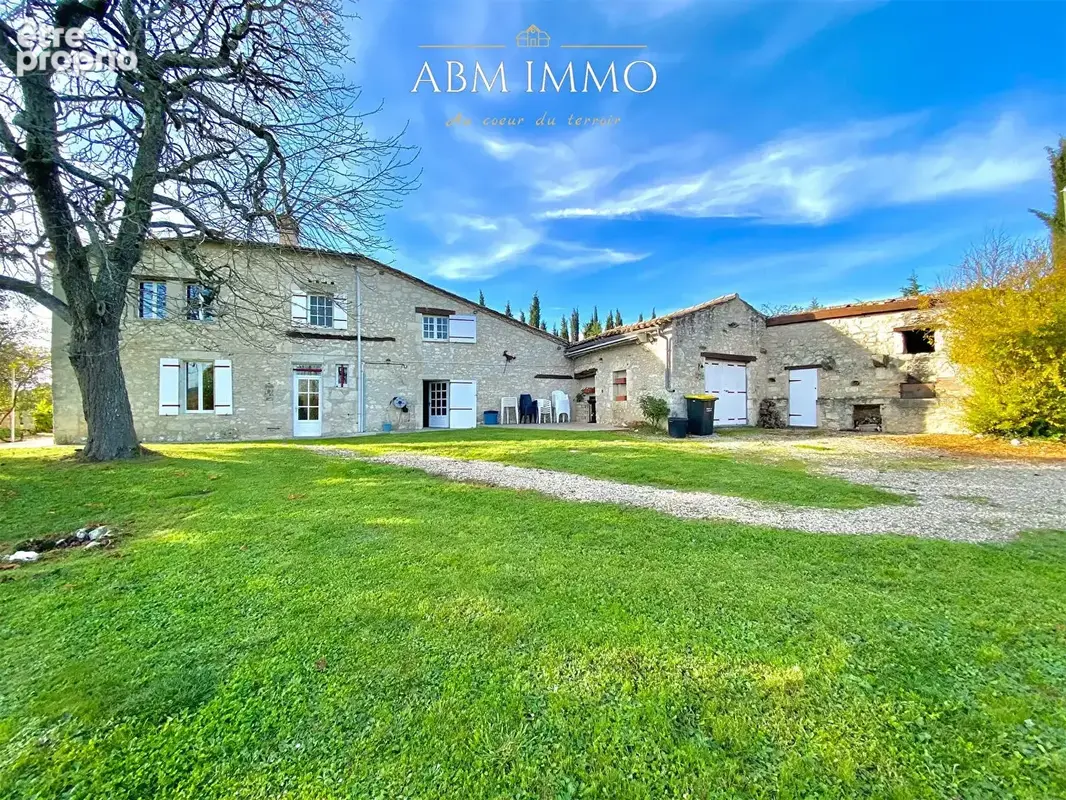 Propriété en pierre  de 400m² avec un ensemble de 4 gîtes - photo 2