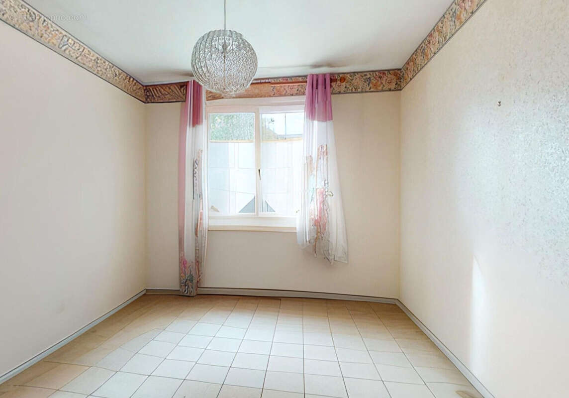 Maison à SAINT-CHERON