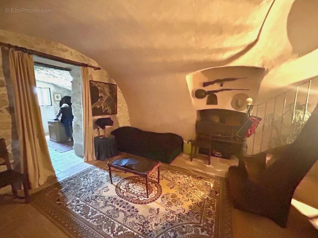 A VENDRE Maison de village sur 4 niveaux - photo 5