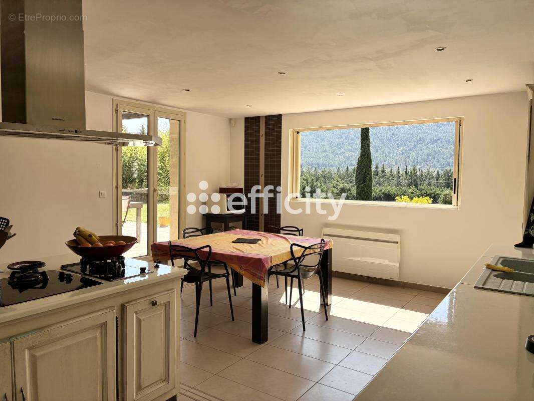 Maison 257 m² à Brignoles  - photo 7