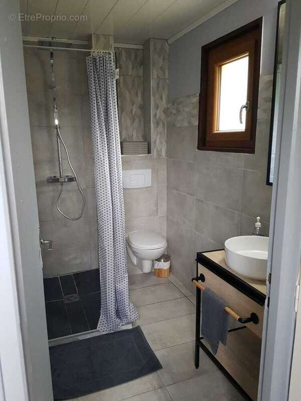 Maison à LA RIVIERE-ENVERSE