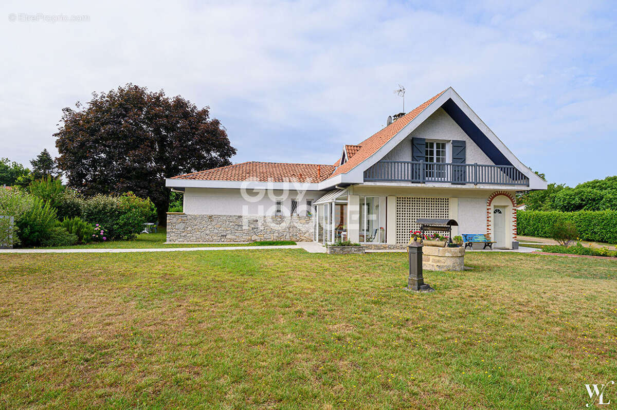 Maison à SAINT-PIERRE-DU-MONT