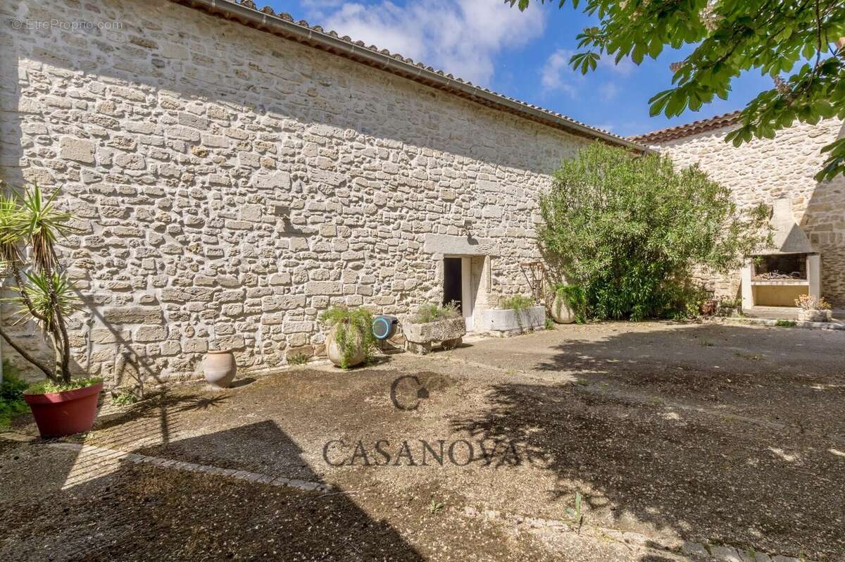 Maison à MAUGUIO