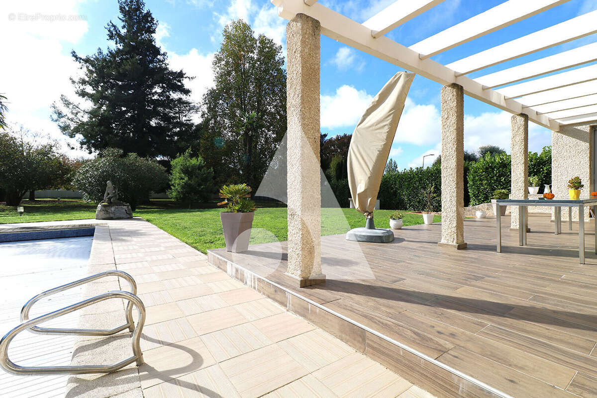 Maison d'architecte avec piscine 9 pièces 232.74 m² - photo 5
