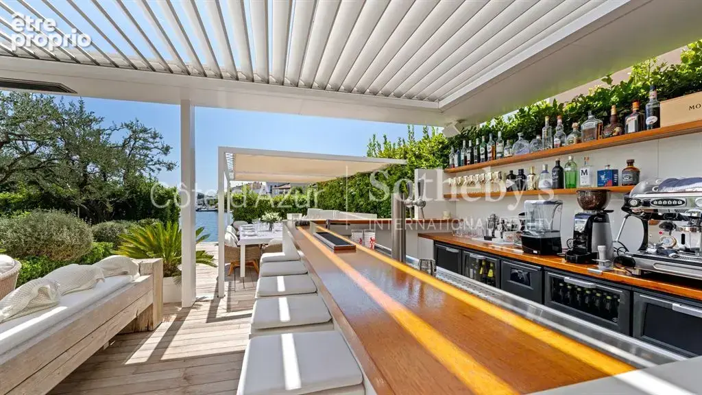 Port Grimaud, Maison de Maître de 538 m² avec piscine et deux amarrages privés de 24 mètres - photo 7