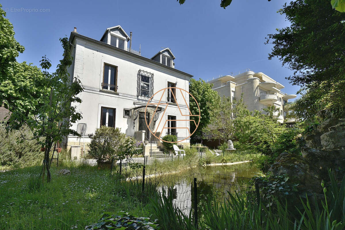 Maison à SAINT-MAUR-DES-FOSSES