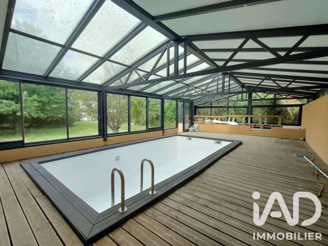 Maison 181 m² à Courgenay  - photo 5