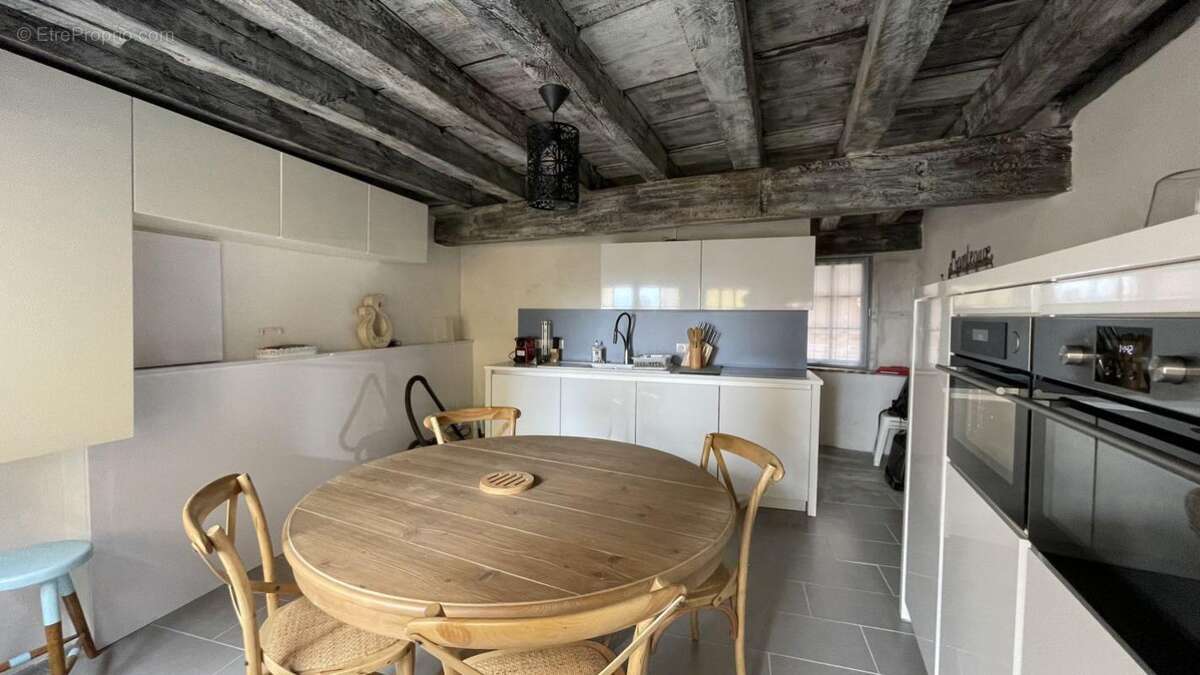 Maison 94 m² à Thiers  - photo 2