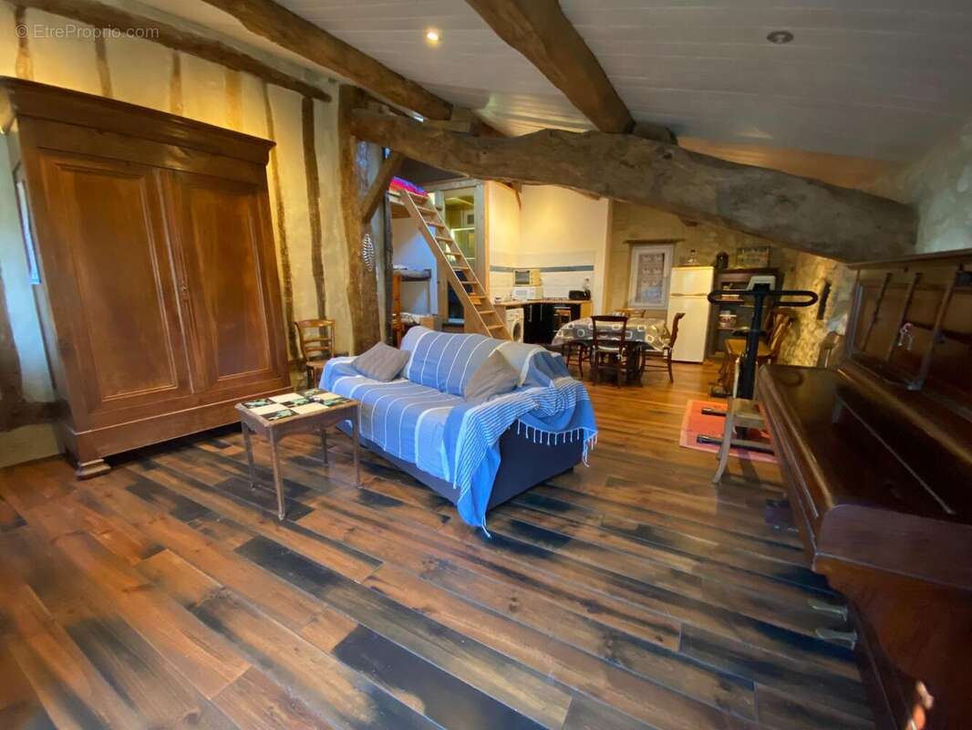 Maison 215 m² à Saint-Colomb-De-Lauzun  - photo 7