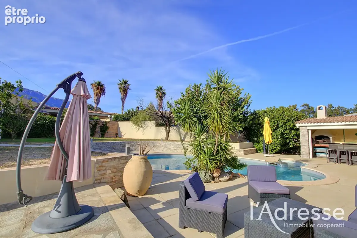 Maison FURIANI  7 pièces 207 m2  avec piscine . - photo 8