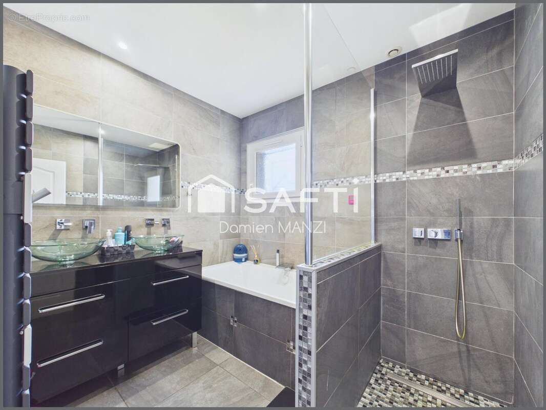 Maison 101 m² à Mios  - photo 6