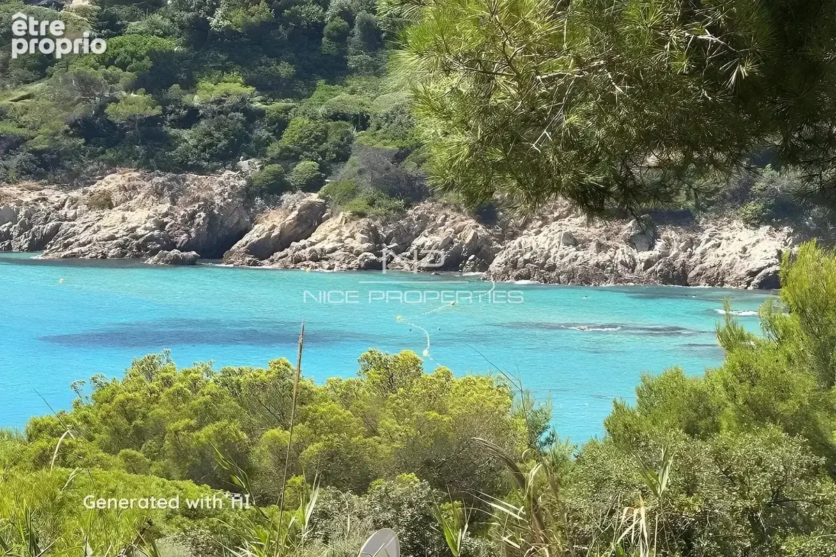 Villa à Ramatuelle, dans un domaine privé et à seulement 300 mètres de la plage. - photo 2