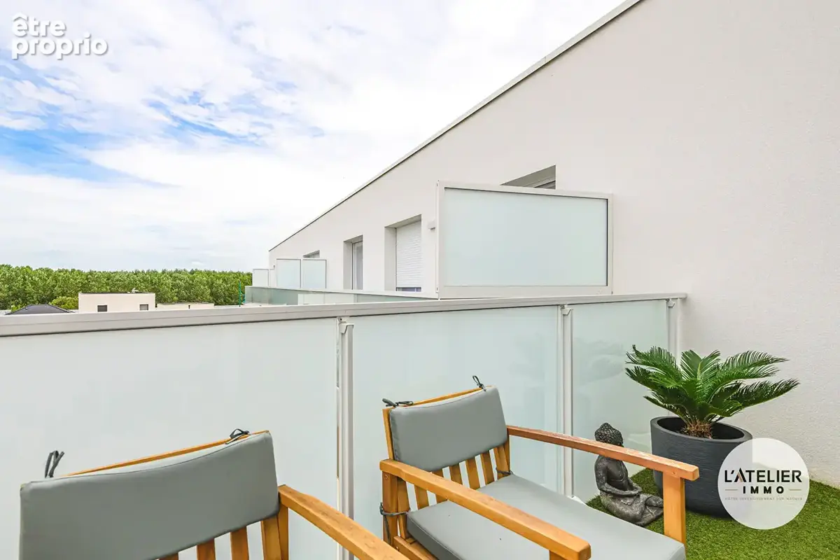 T2 récent avec balcon - 43 m² - 1er et dernier étage - 2 places de parking - photo 13