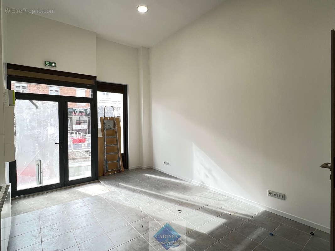 LOCAL PROFESSIONNEL pour commerce ou bureau - photo 5