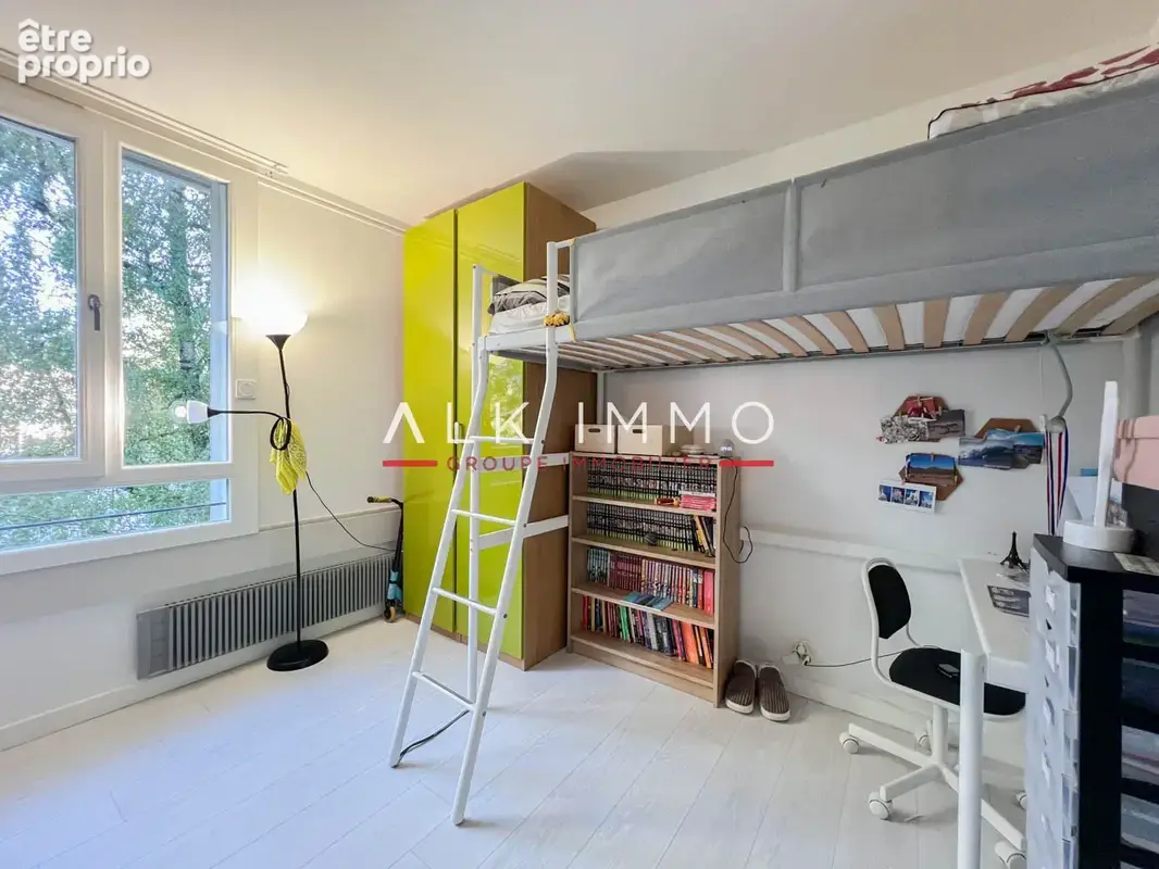 T5 de près de 100 m2 à Annecy le Vieux dans un immeuble rénové - photo 8