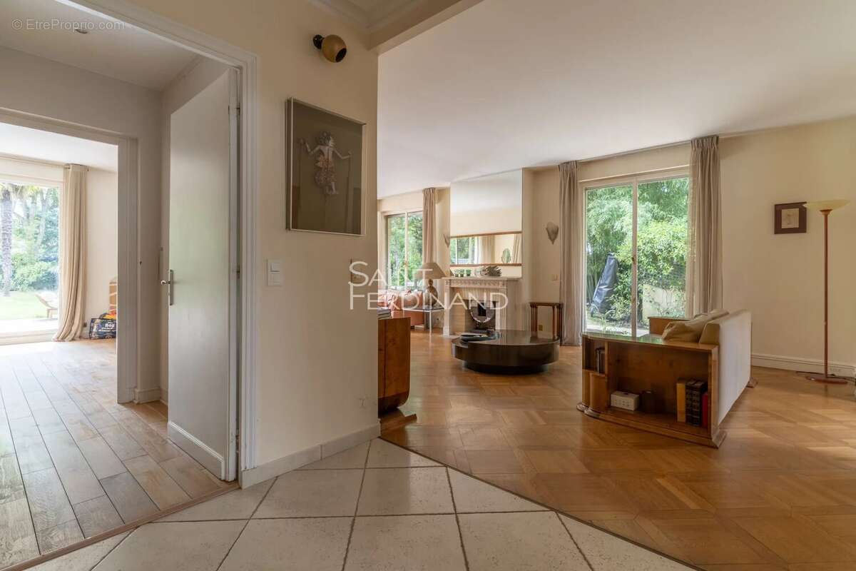 Appartement à NEUILLY-SUR-SEINE