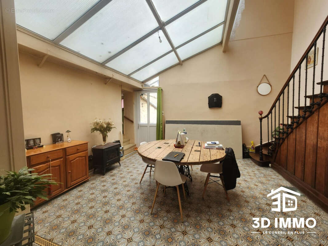 Maison à AVESNES-SUR-HELPE