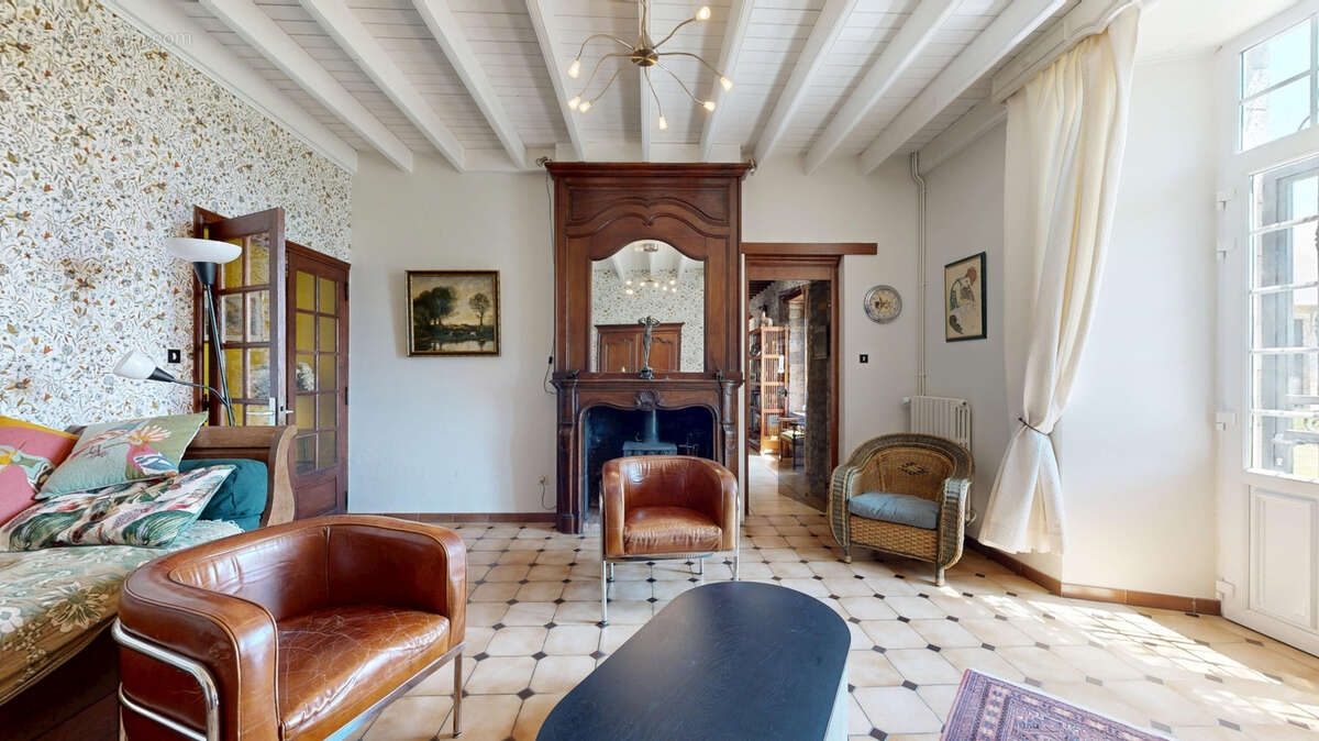 Propriété de caractère du XVIIIᵉ siècle avec maison et dépendances - photo 4