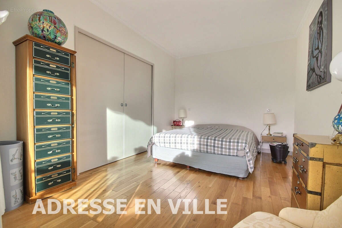 Appartement à LEVALLOIS-PERRET