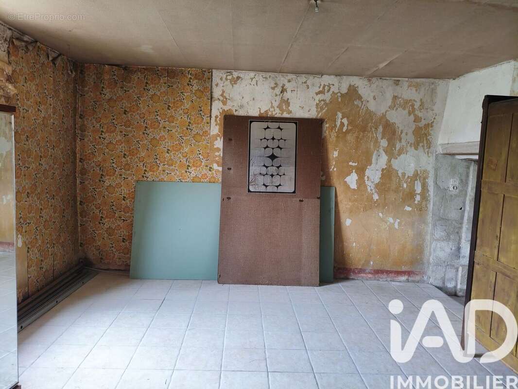 Maison 45 m² à Crouzilles  - photo 3