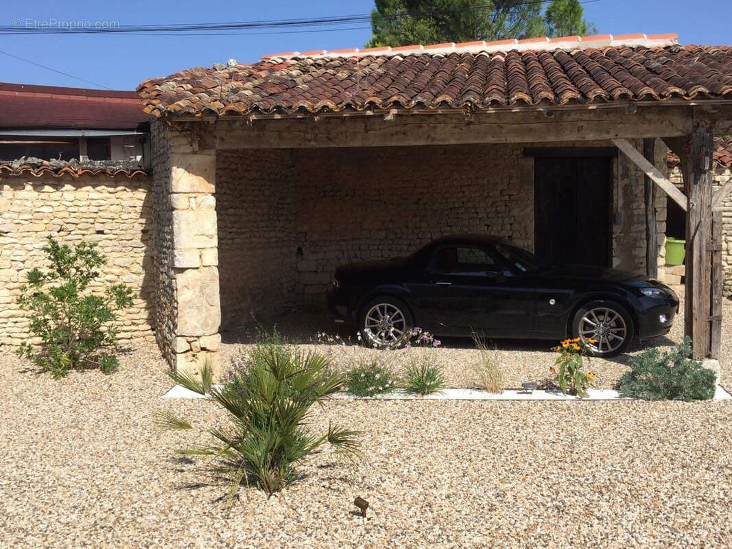 Maison à COURCELLES