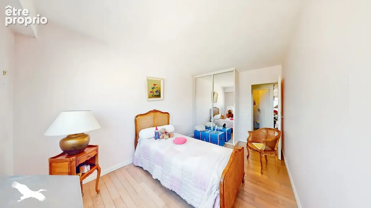 A VENDRE - Marseille 13006 - Appartement à vendre - T3 - 76 m² avec terrasse et possibilité de parking en sus - photo 6