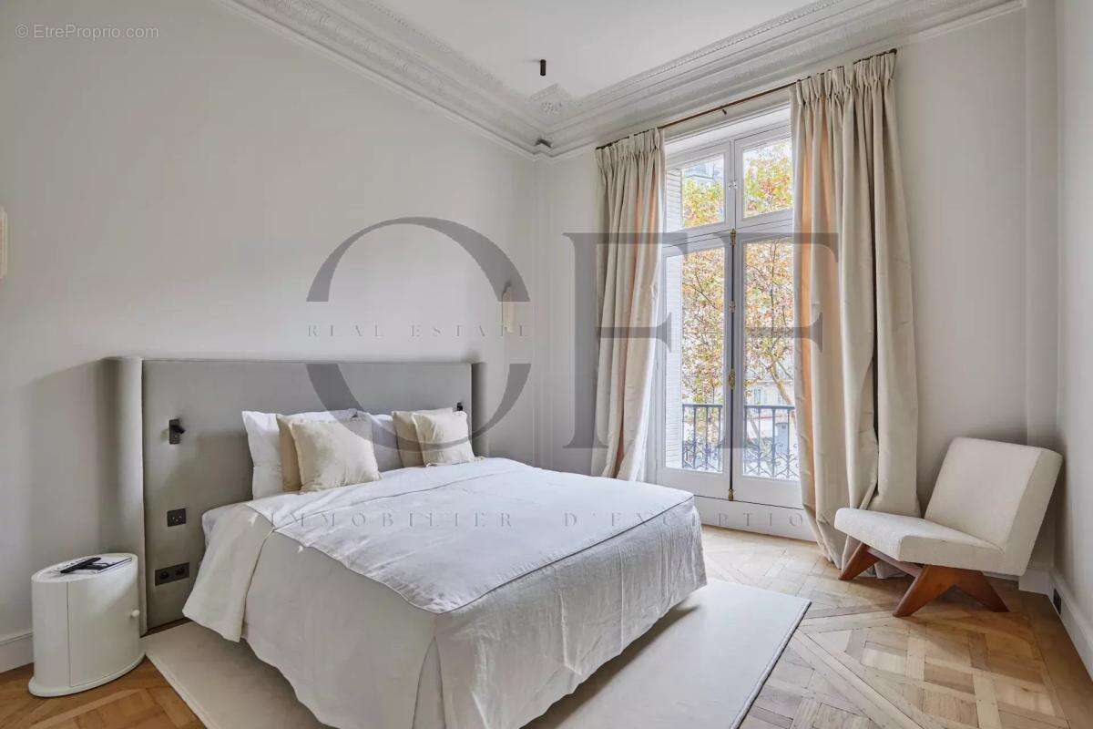 Appartement à PARIS-8E