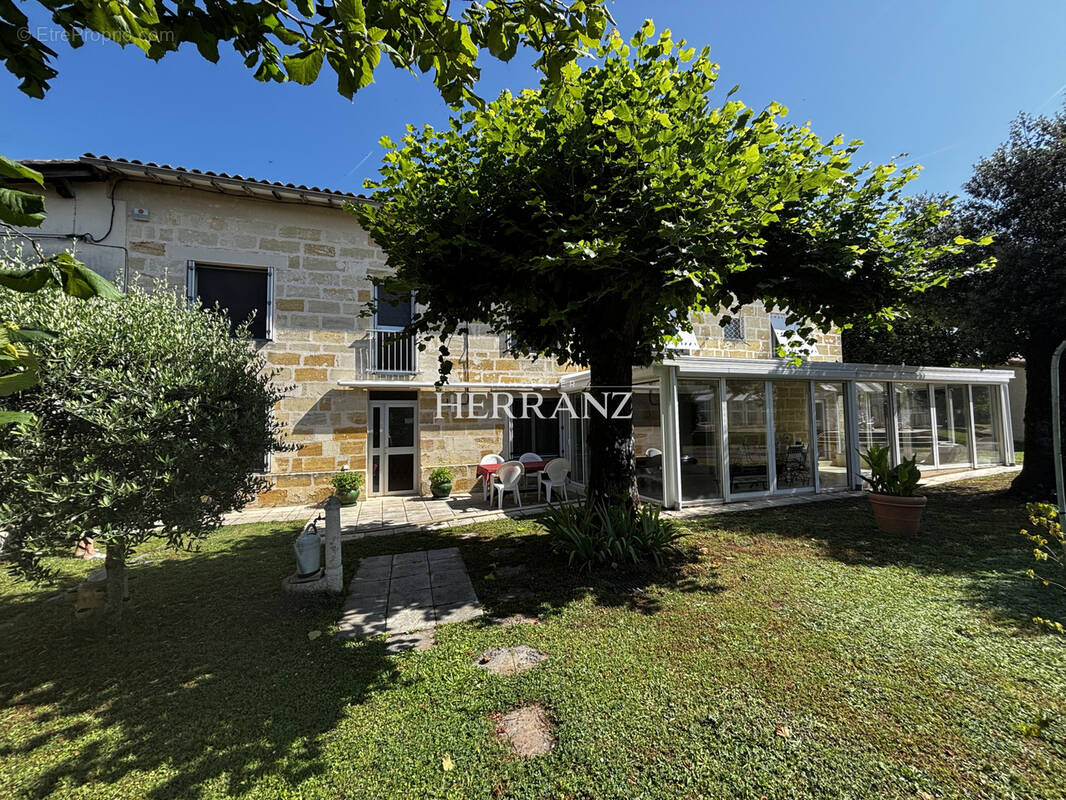 Maison à SAINT-EMILION