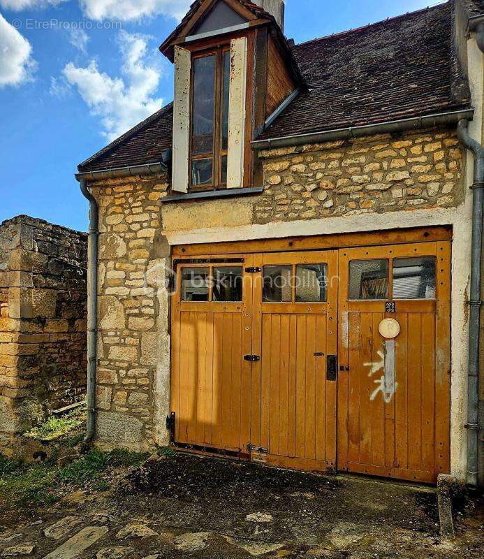 Maison à SURGY