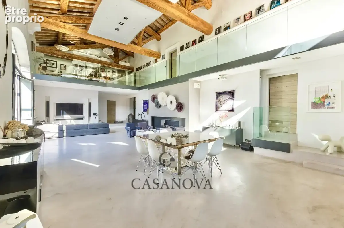 Propriété de caractère rénovée à Aimargues  ancien chai avec piscine intérieure, espace bien-être et prestations haut de gamme - photo 5