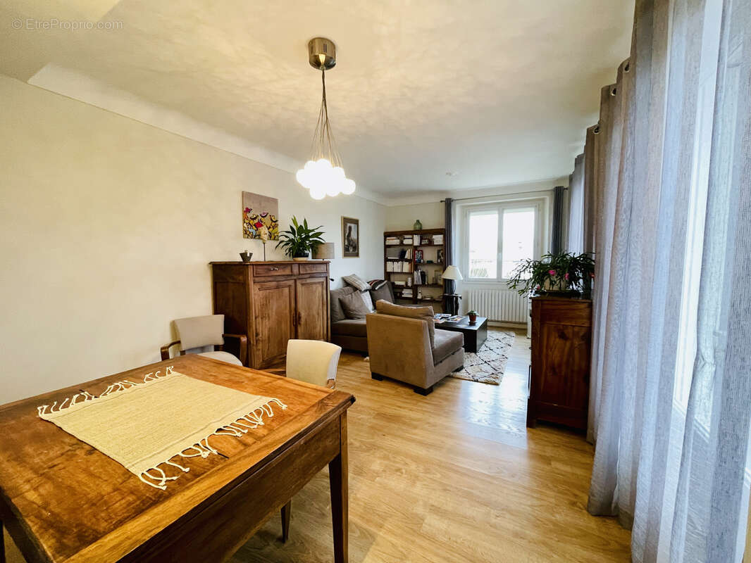 Maison à GOURDON