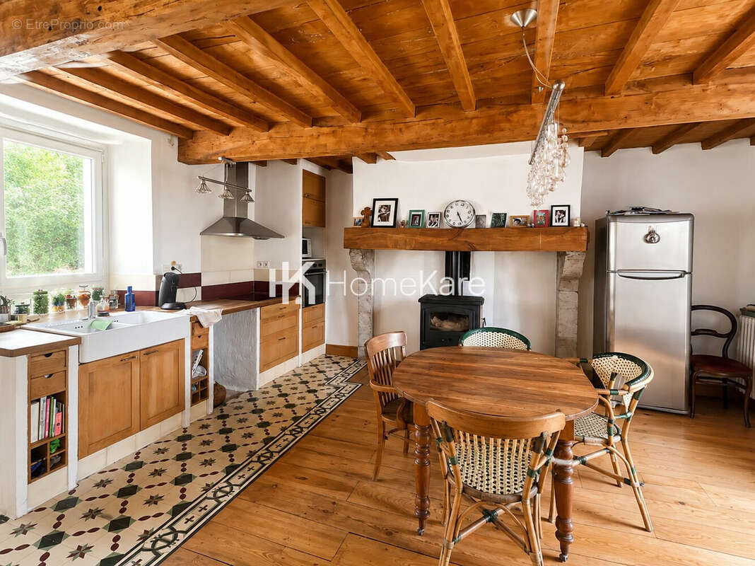 Maison 210 m² à Saint-Laurent-De-Neste  - photo 5