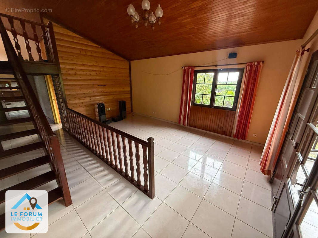 Riviere saint louis 97421 - maison familiale - possible investissement - beaux volumes - proche commodités - photo 6