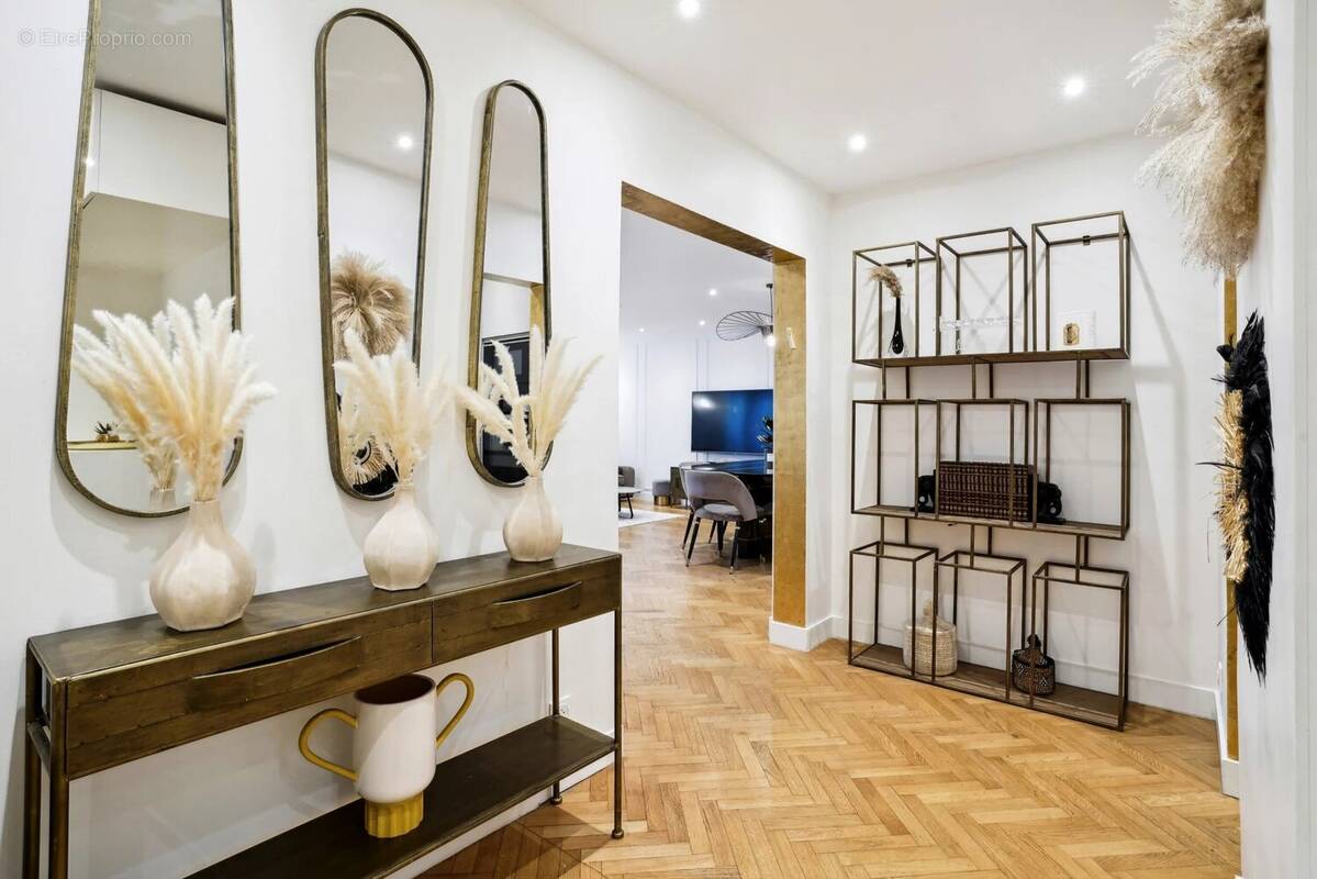 Appartement à COURBEVOIE