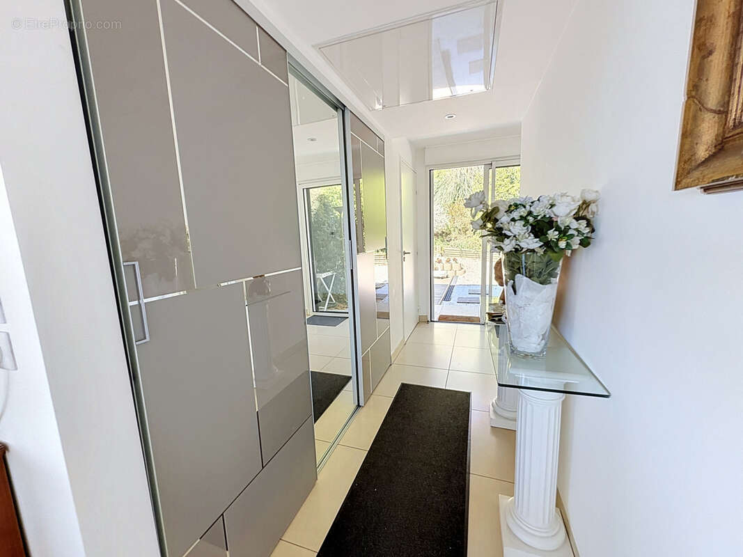 Appartement à SAINT-LAURENT-DU-VAR