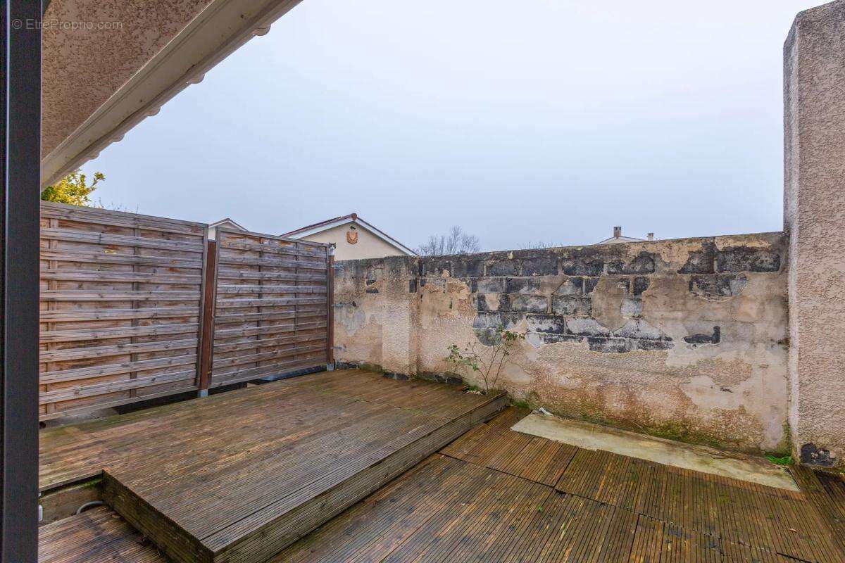 Maison à SAINT-ANDEOL-LE-CHATEAU