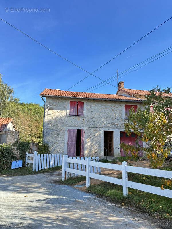 Maison à CHAMPAGNAC-DE-BELAIR