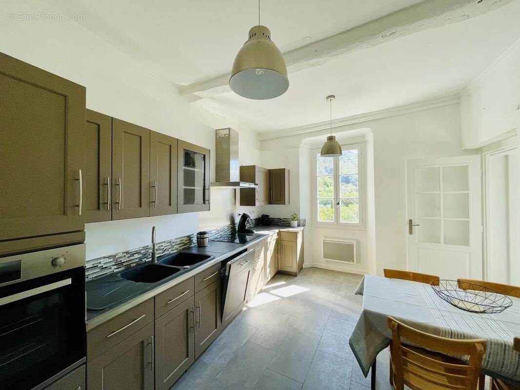 Appartement à CONTES