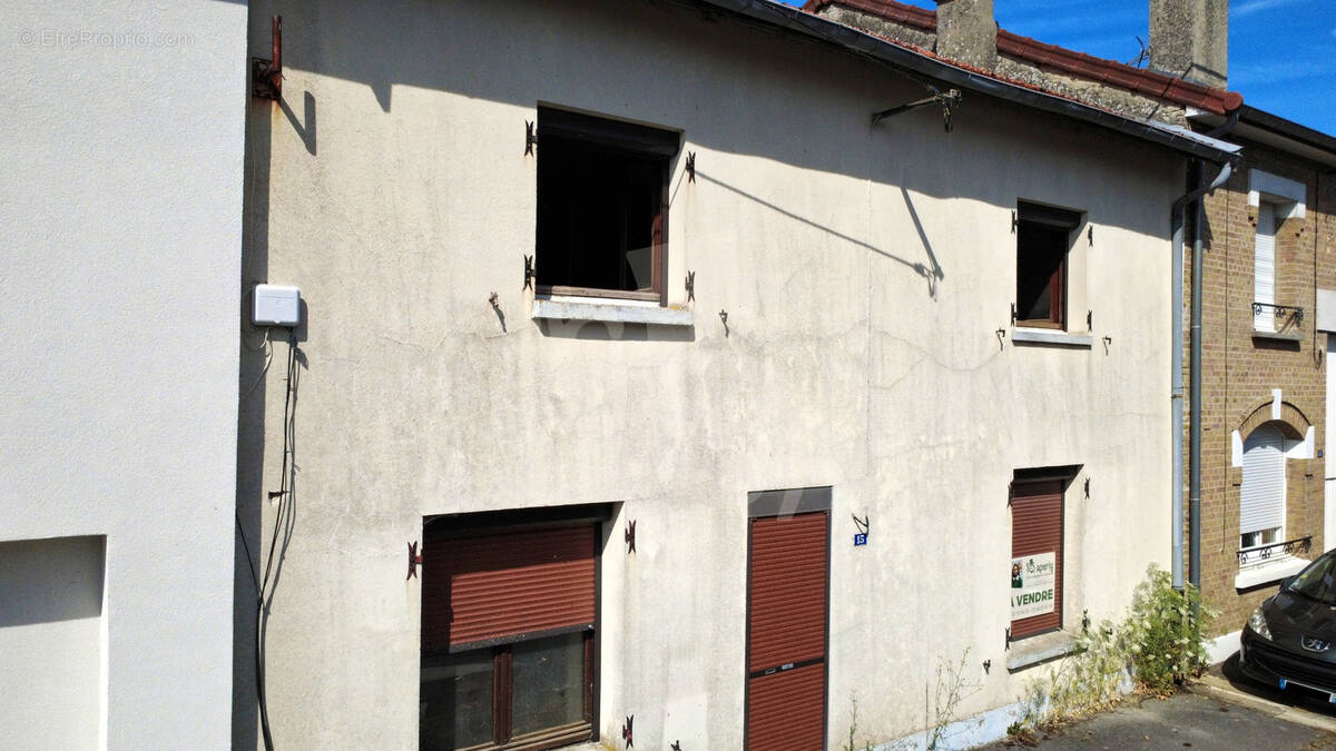 Maison à JUNIVILLE