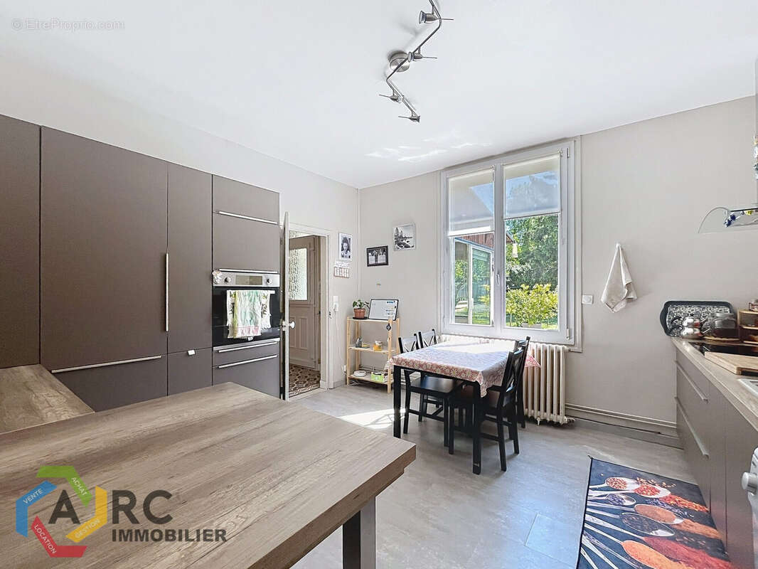 Maison 154 m² à La Chapelle-Saint-Mesmin  - photo 7